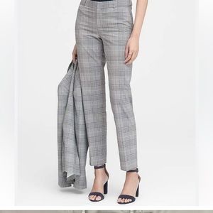 Banana Republic Sloan Women’s size 8L, black/white Plaid Trousers, Skinny Fit.